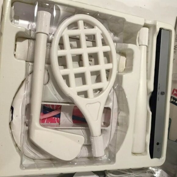 Nintendo Wii Essential Starter Kit, Controller Accessories + Cables, Used - Picture 1 of 7